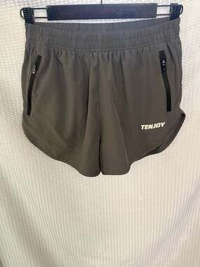 Tenjoy Grey Athletic Running Shorts with Zipper Pockets Size S